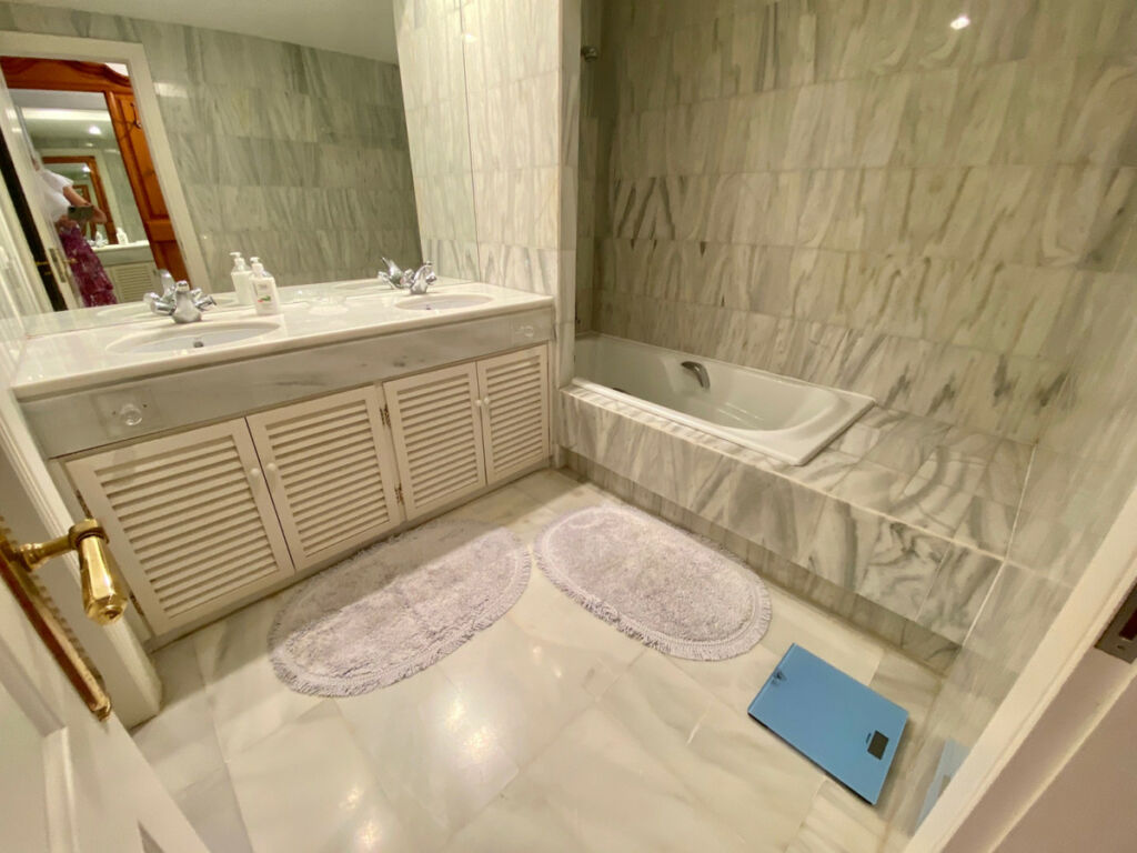 Penthouse Estepona Málaga - image 8