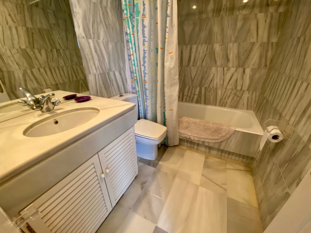 Penthouse Estepona Málaga - image 9