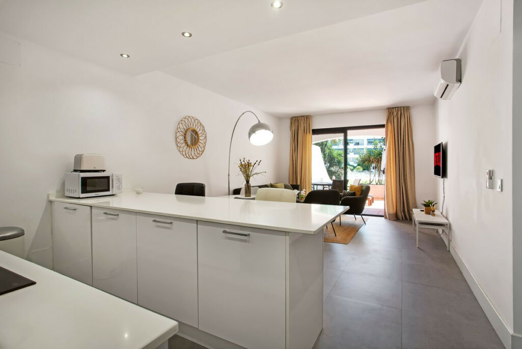 Ground Floor Apartment Puerto Banús Málaga - image 10