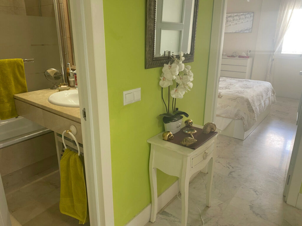 Middle Floor Apartment Puerto Banús Málaga - image 10