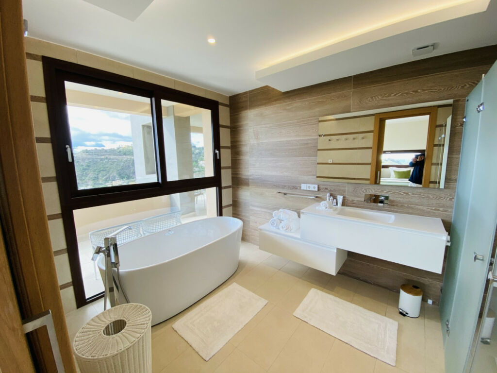 Middle Floor Apartment Benahavís Málaga - image 11