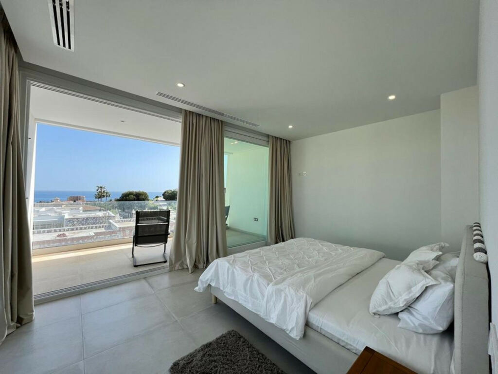 Detached Villa Calahonda Málaga - image 11