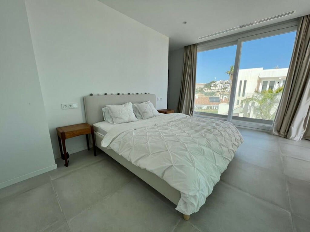 Detached Villa Calahonda Málaga - image 12