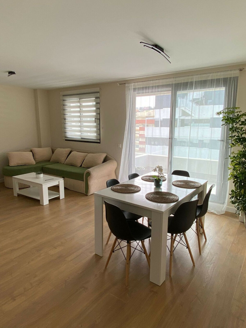 Middle Floor Apartment Estepona Málaga - image 2