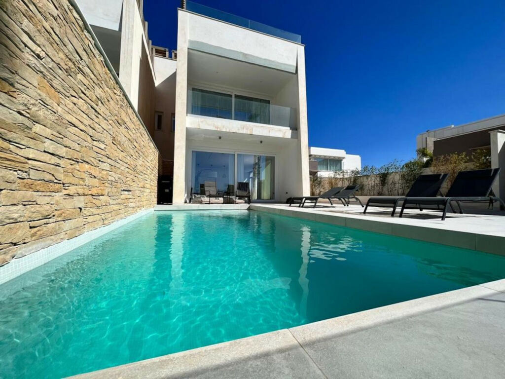 Detached Villa Calahonda Málaga - image 2