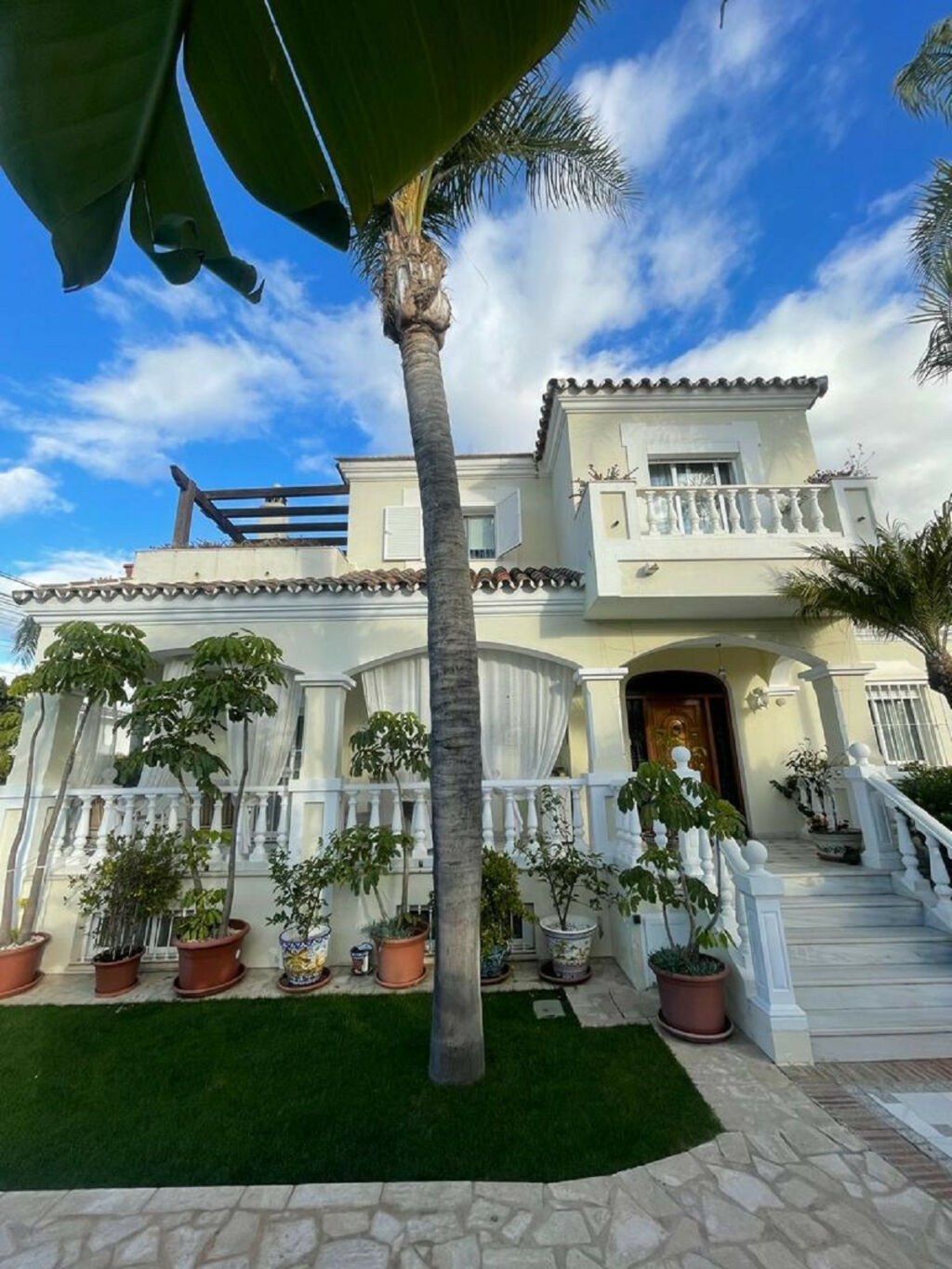 Detached Villa Guadalmina Baja Málaga - image 2