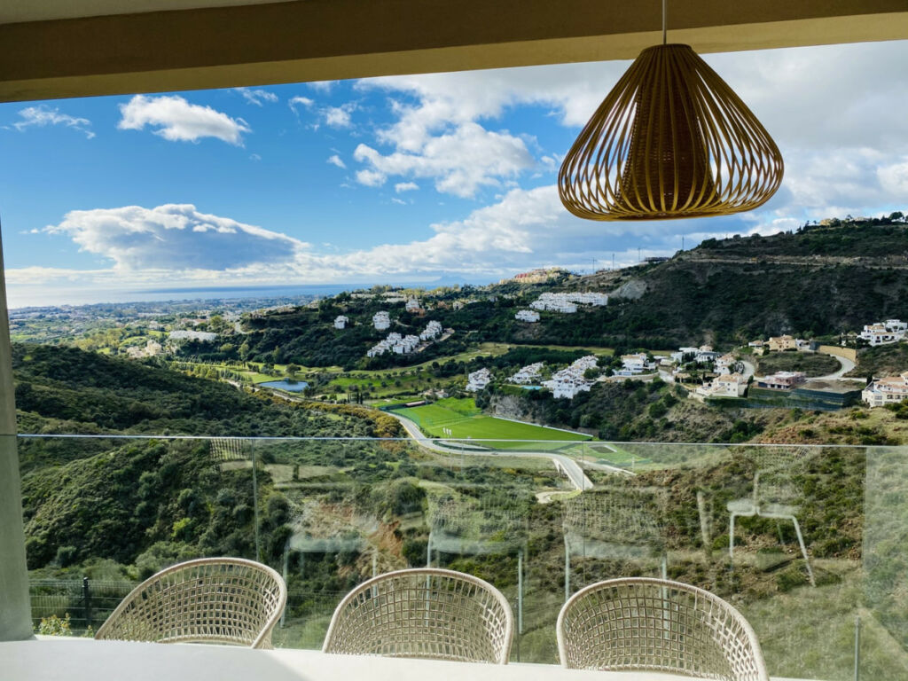 Middle Floor Apartment Benahavís Málaga - image 3