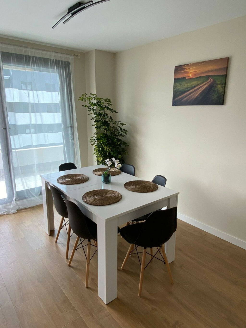 Middle Floor Apartment Estepona Málaga - image 3