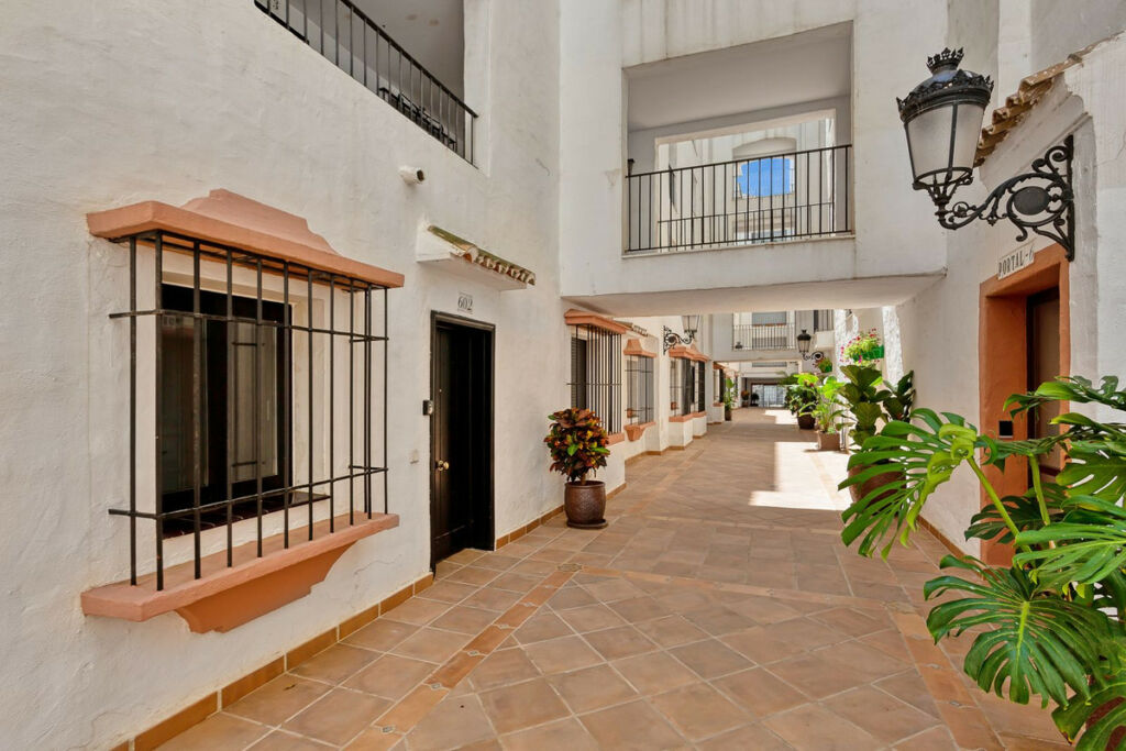 Ground Floor Apartment Puerto Banús Málaga - image 3