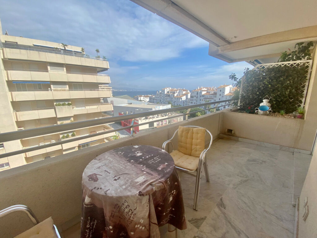 Middle Floor Apartment Puerto Banús Málaga - image 3