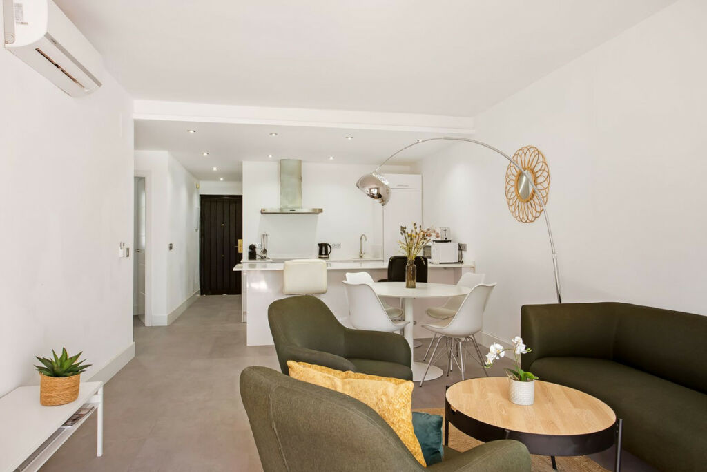 Ground Floor Apartment Puerto Banús Málaga - image 4