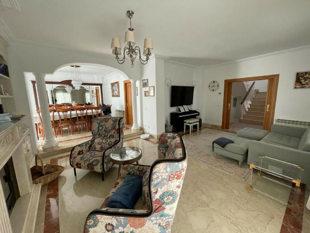 Detached Villa Guadalmina Baja Málaga - image 7
