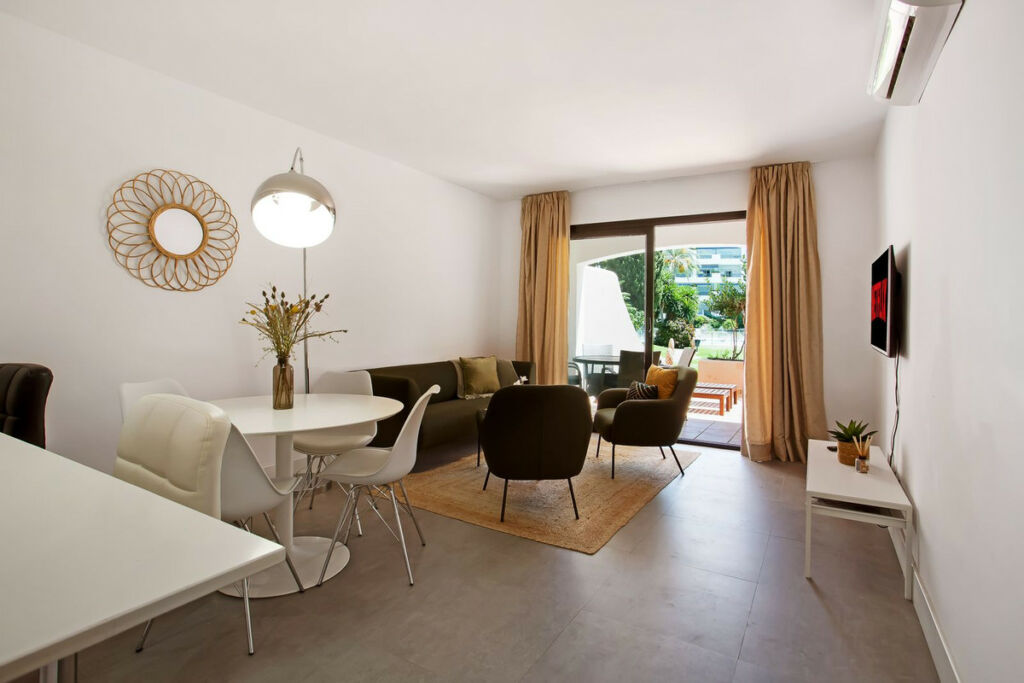 Ground Floor Apartment Puerto Banús Málaga - image 7