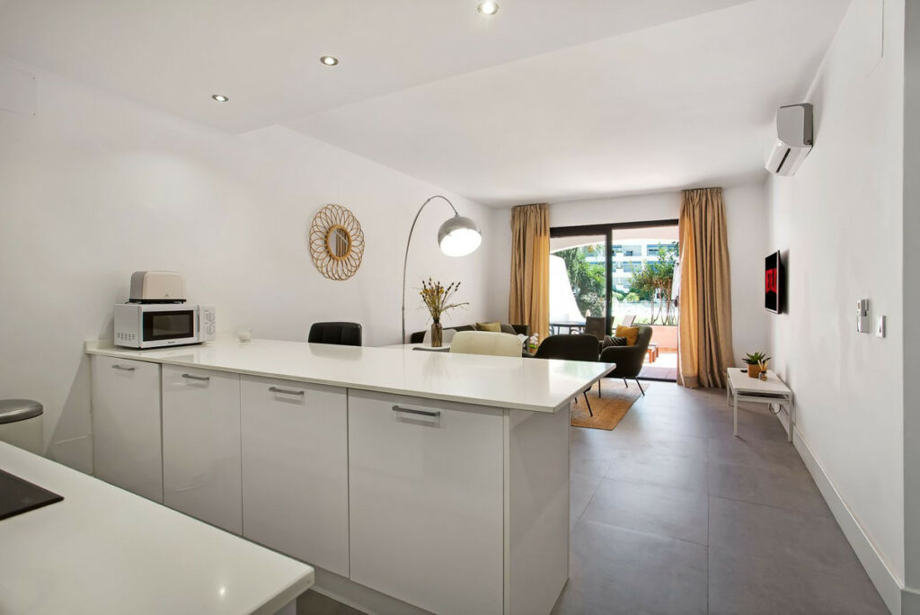 Ground Floor Apartment Puerto Banús Málaga - image 8