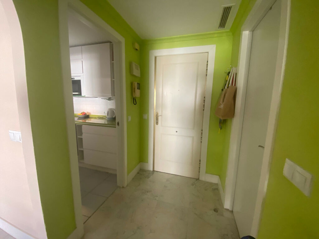 Middle Floor Apartment Puerto Banús Málaga - image 9