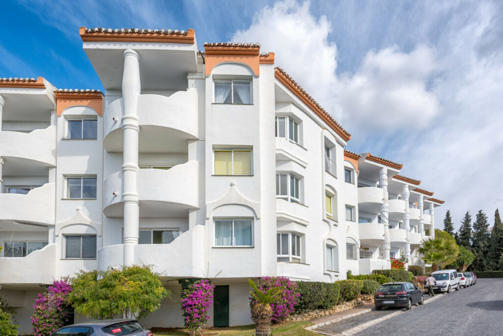 Middle Floor Apartment Calahonda Málaga - image 10