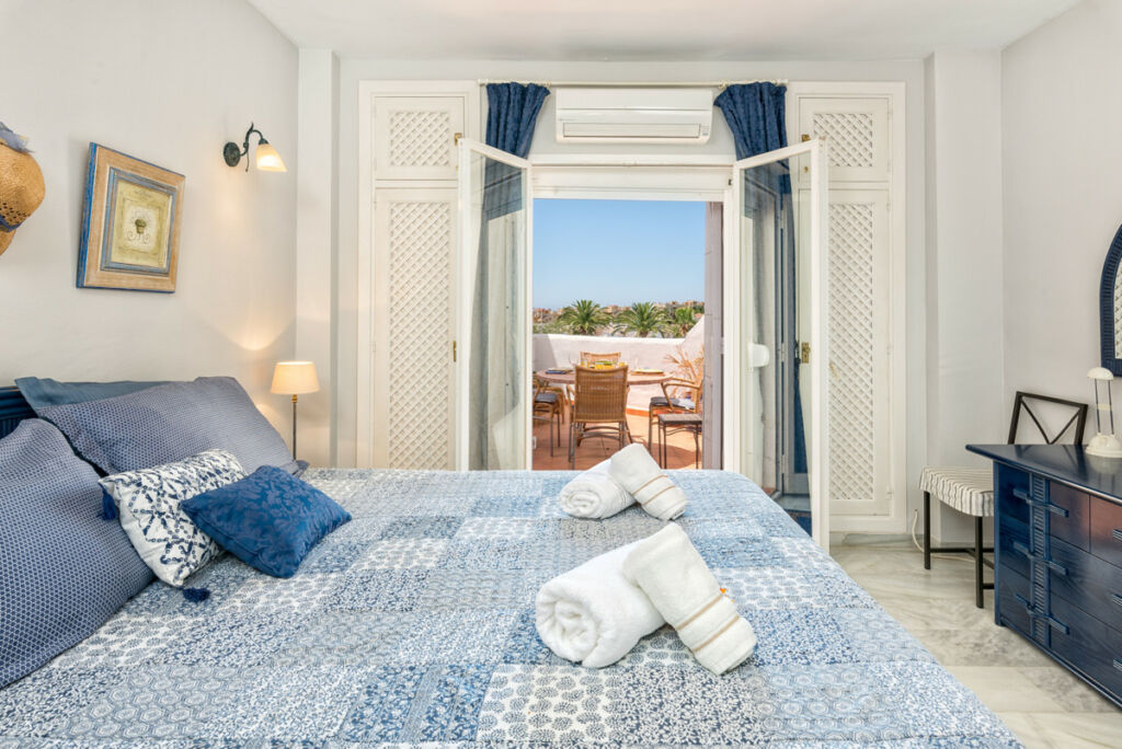 Middle Floor Apartment Calahonda Málaga - image 10