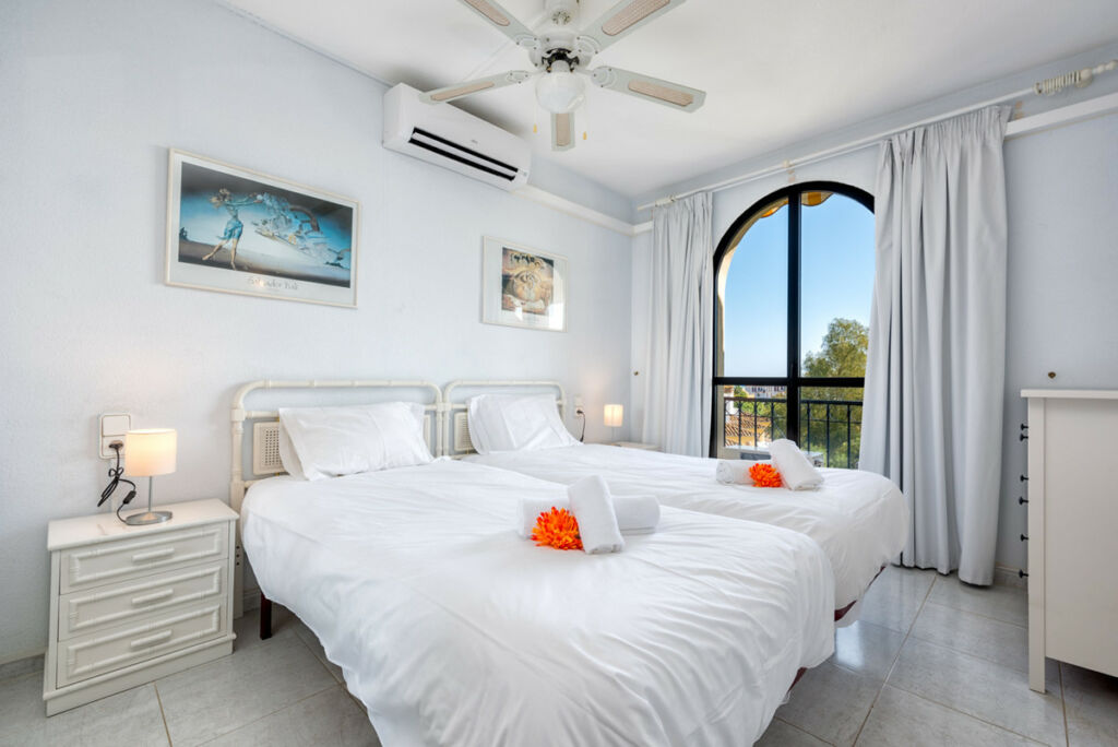 Middle Floor Apartment Calahonda Málaga - image 11