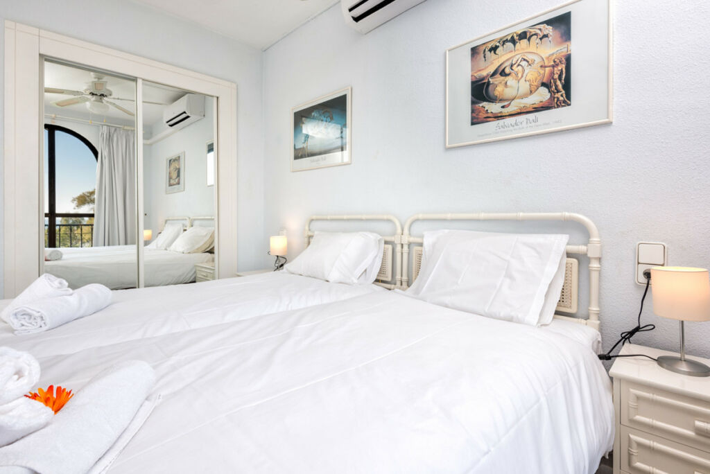 Middle Floor Apartment Calahonda Málaga - image 12