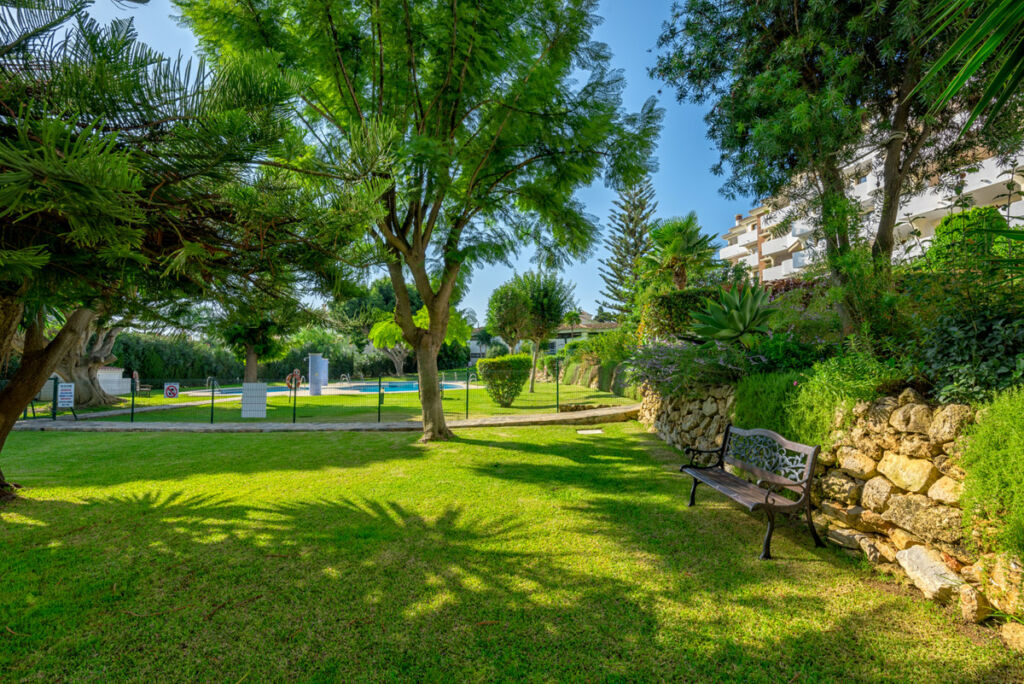 Middle Floor Apartment Calahonda Málaga - image 14