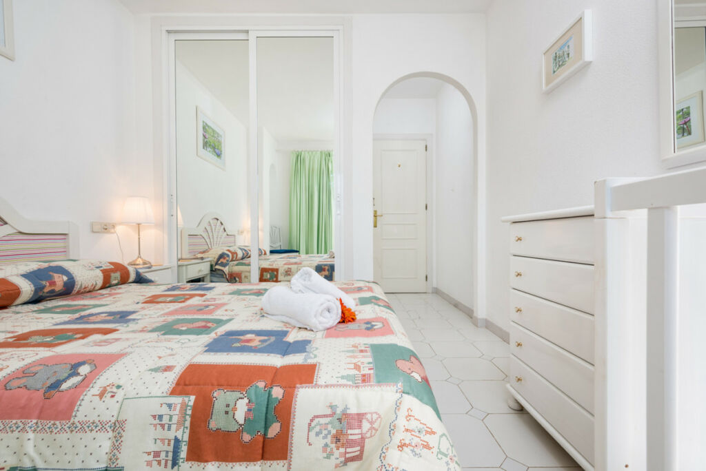 Middle Floor Apartment Calahonda Málaga - image 14