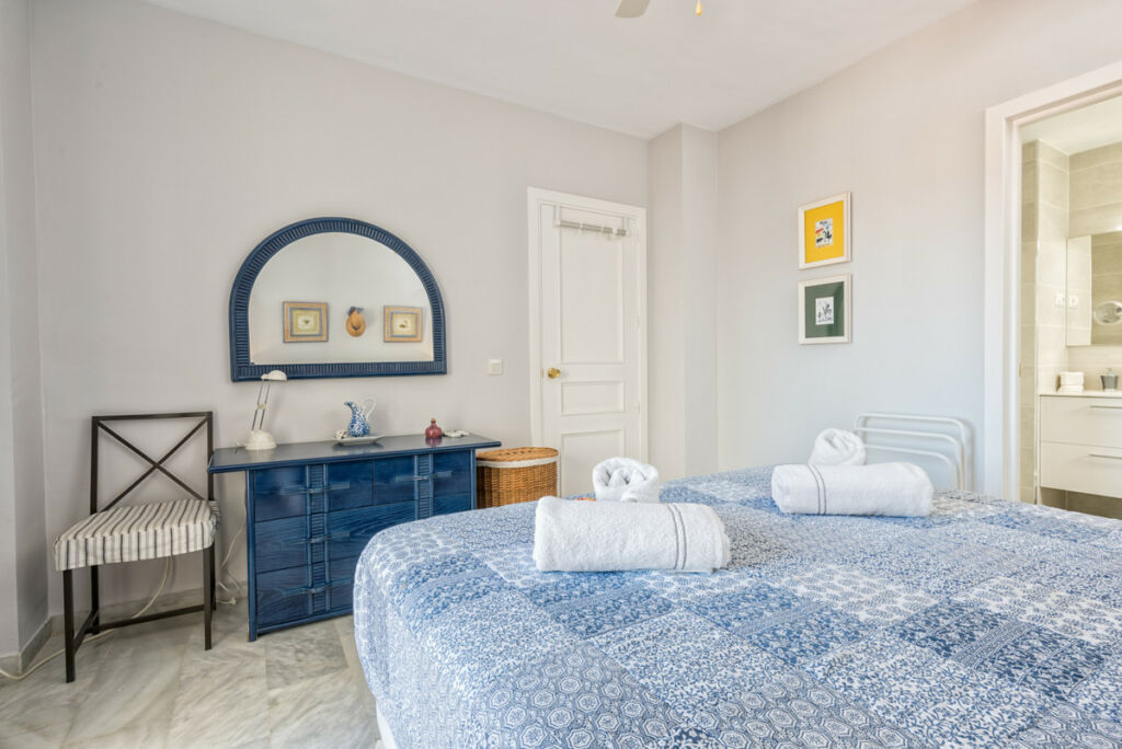 Middle Floor Apartment Calahonda Málaga - image 14