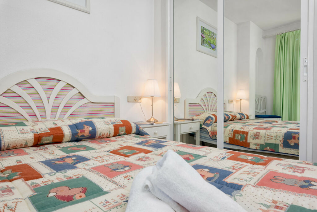 Middle Floor Apartment Calahonda Málaga - image 16