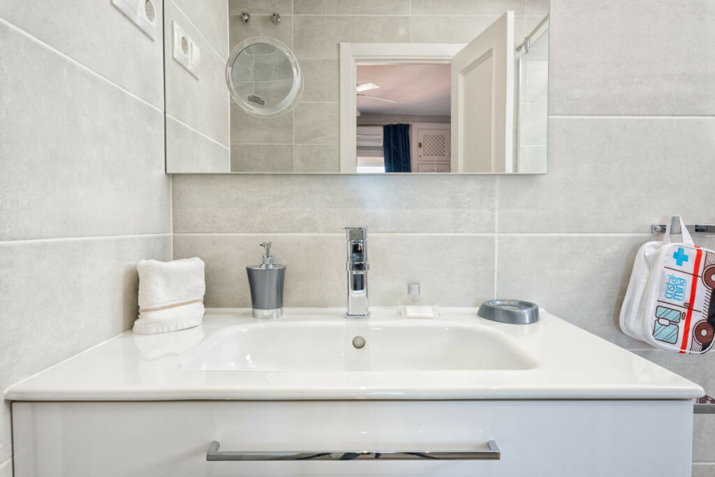 Middle Floor Apartment Calahonda Málaga - image 16
