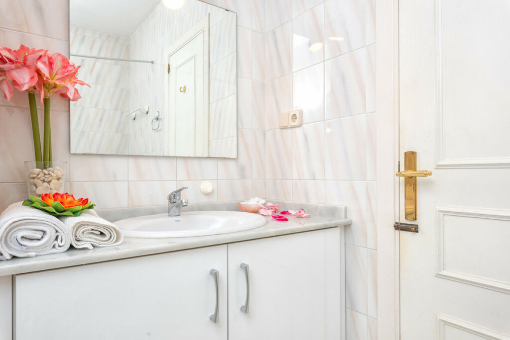 Middle Floor Apartment Calahonda Málaga - image 17