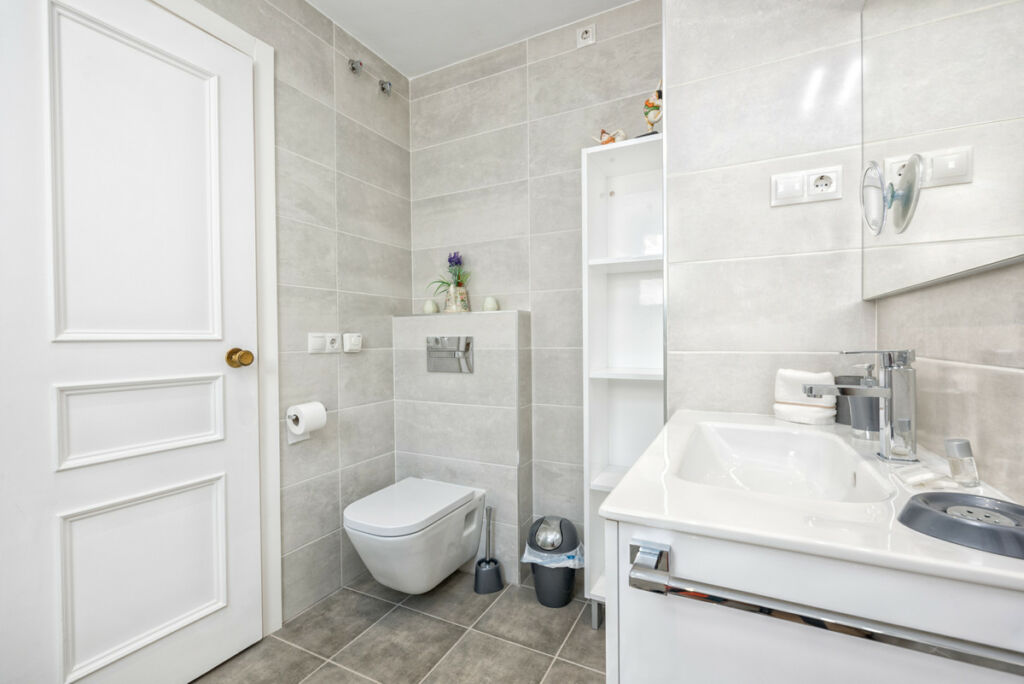 Middle Floor Apartment Calahonda Málaga - image 17