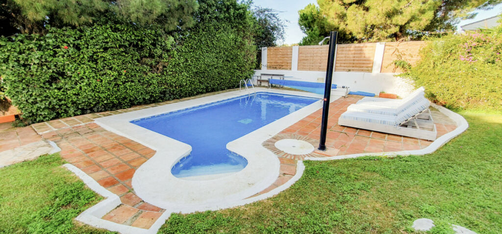 Detached Villa Calahonda Málaga - image 2