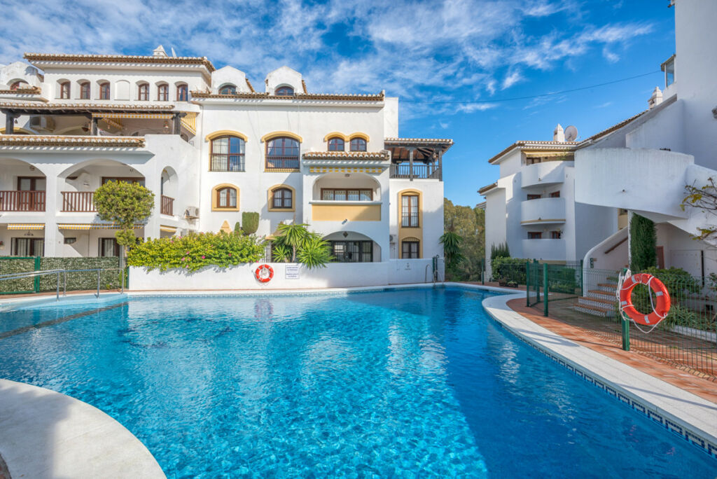 Middle Floor Apartment Calahonda Málaga - image 20