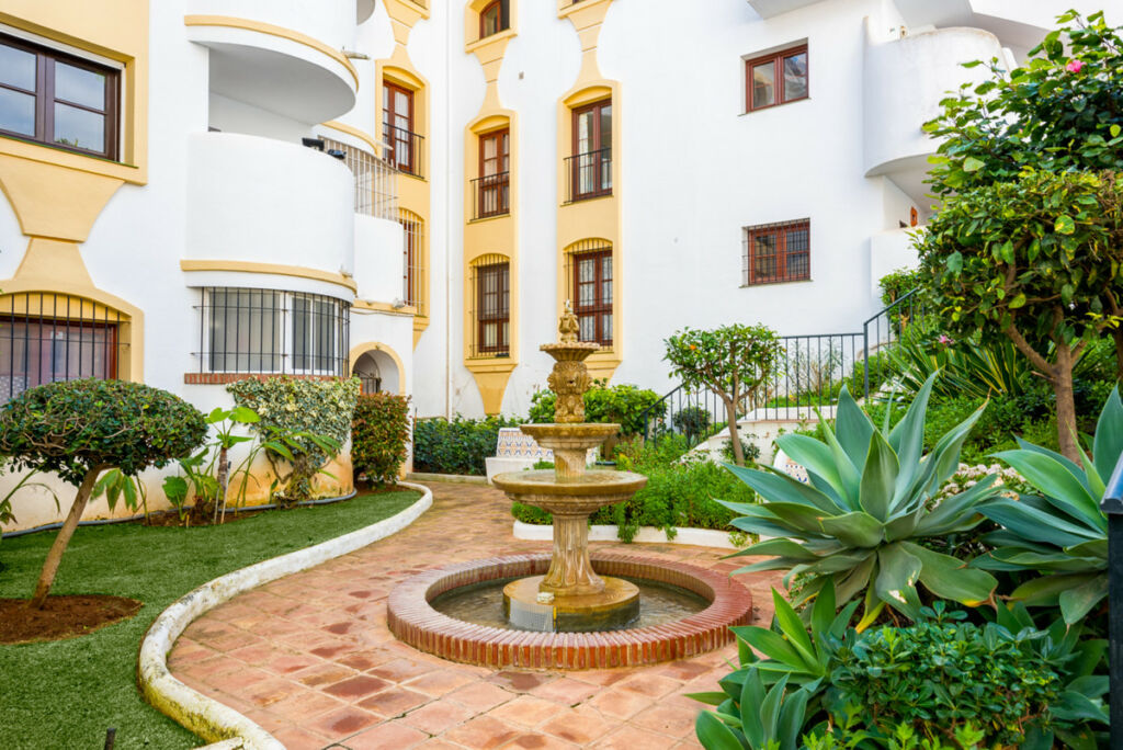 Middle Floor Apartment Calahonda Málaga - image 21