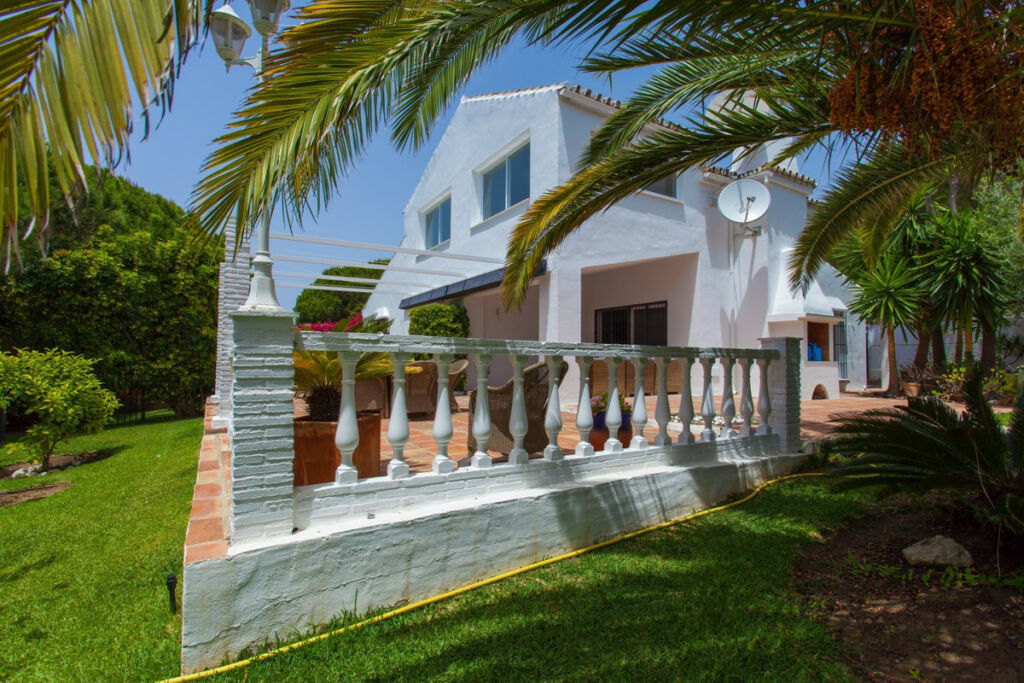 Detached Villa Calahonda Málaga - image 26