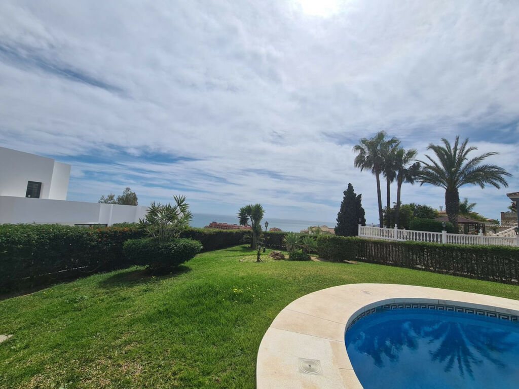 Detached Villa La Capellania Málaga - image 3