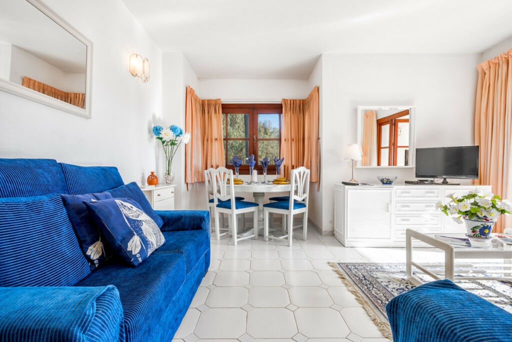 Middle Floor Apartment Calahonda Málaga - image 3