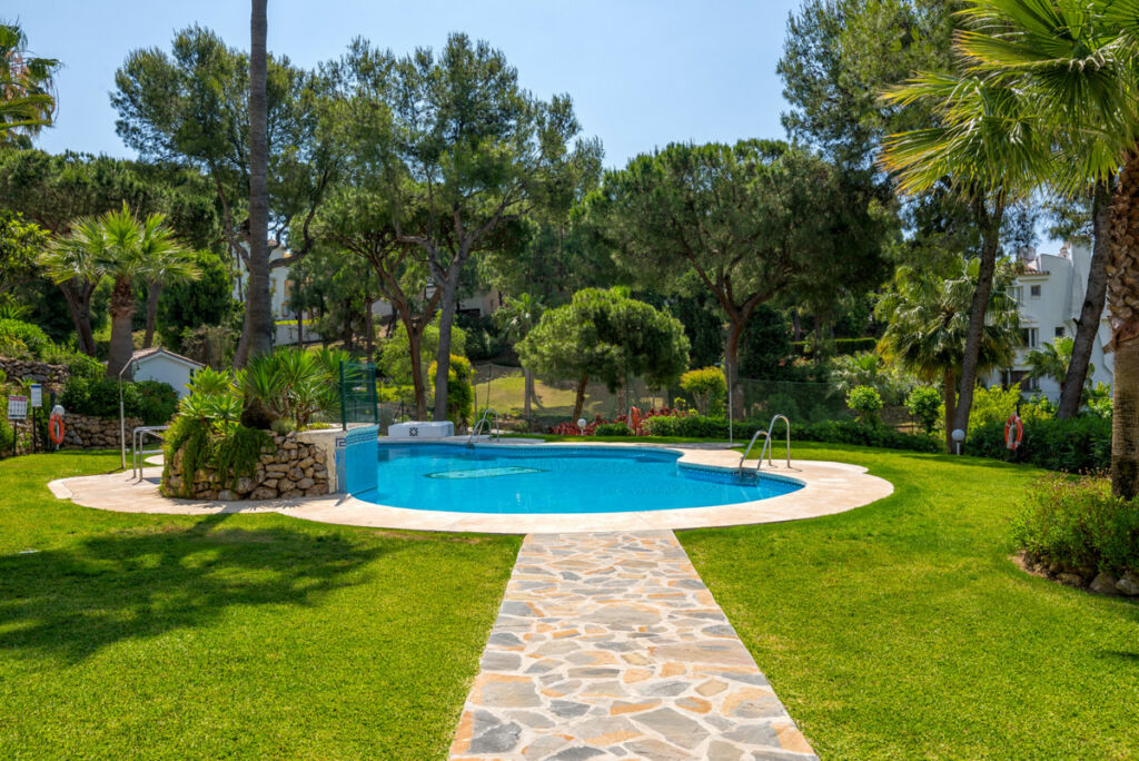 Ground Floor Apartment Calahonda Málaga - image 3