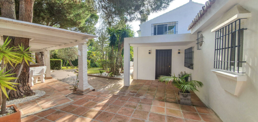 Detached Villa Calahonda Málaga - image 32