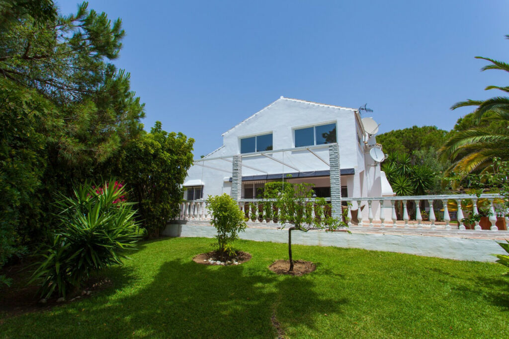 Detached Villa Calahonda Málaga - image 34