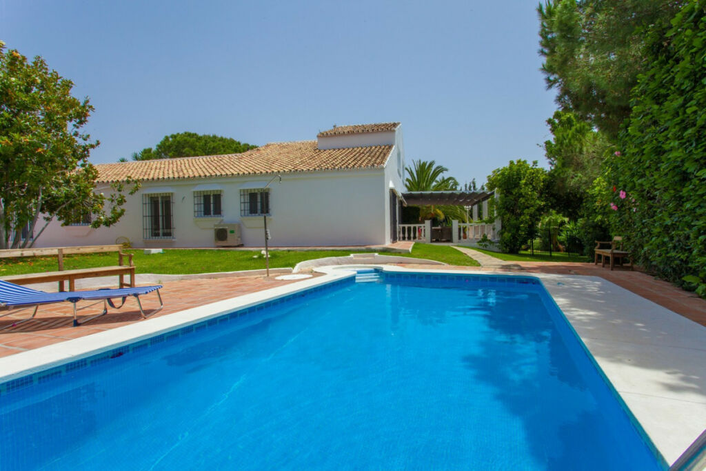 Detached Villa Calahonda Málaga - image 35