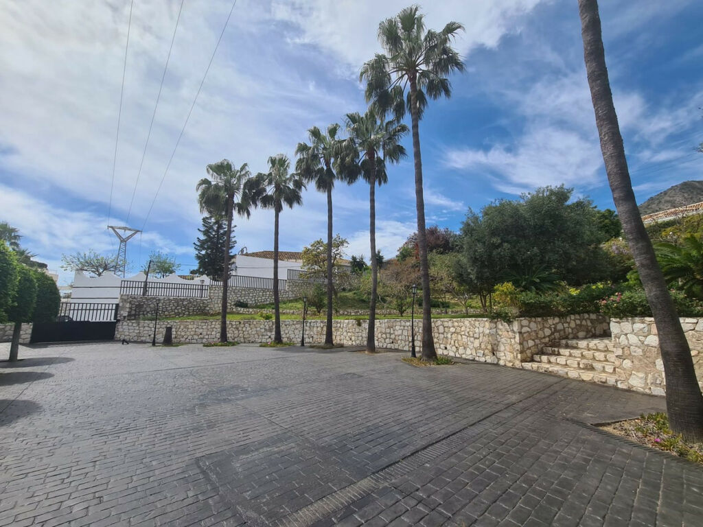 Detached Villa La Capellania Málaga - image 4