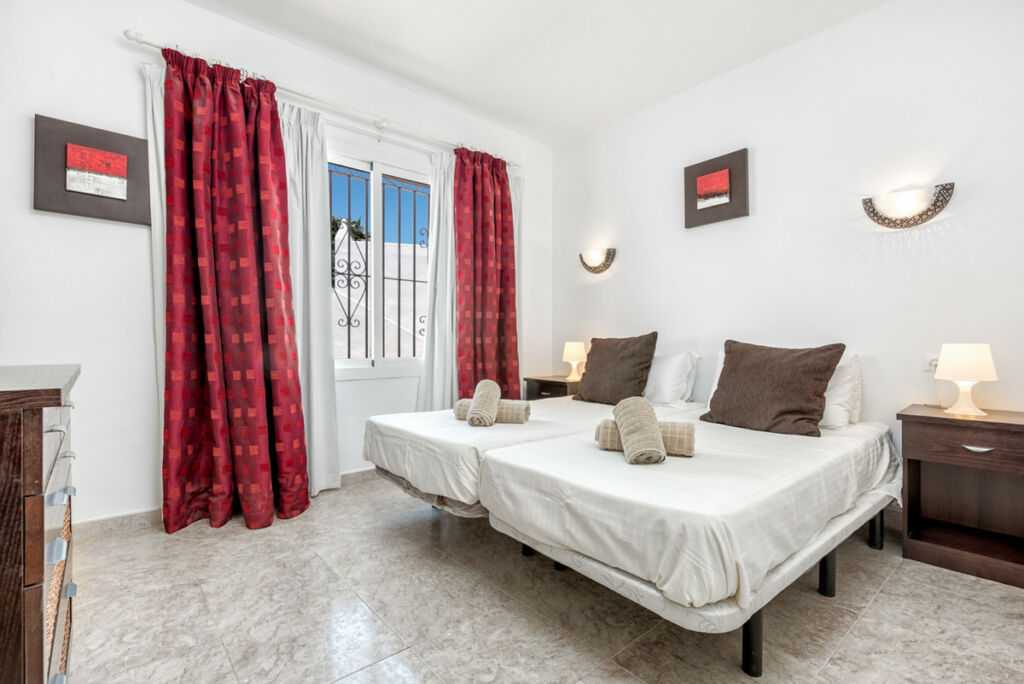 Ground Floor Apartment Calahonda Málaga - image 5