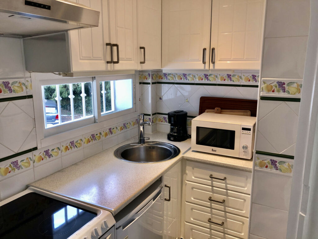 Middle Floor Apartment Calahonda Málaga - image 6