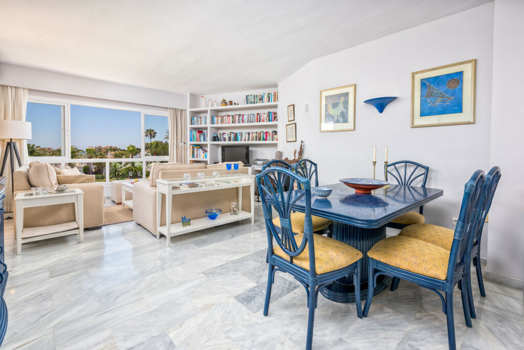 Middle Floor Apartment Calahonda Málaga - image 6