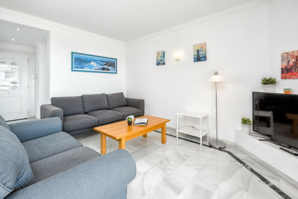 Middle Floor Apartment Calahonda Málaga - image 6