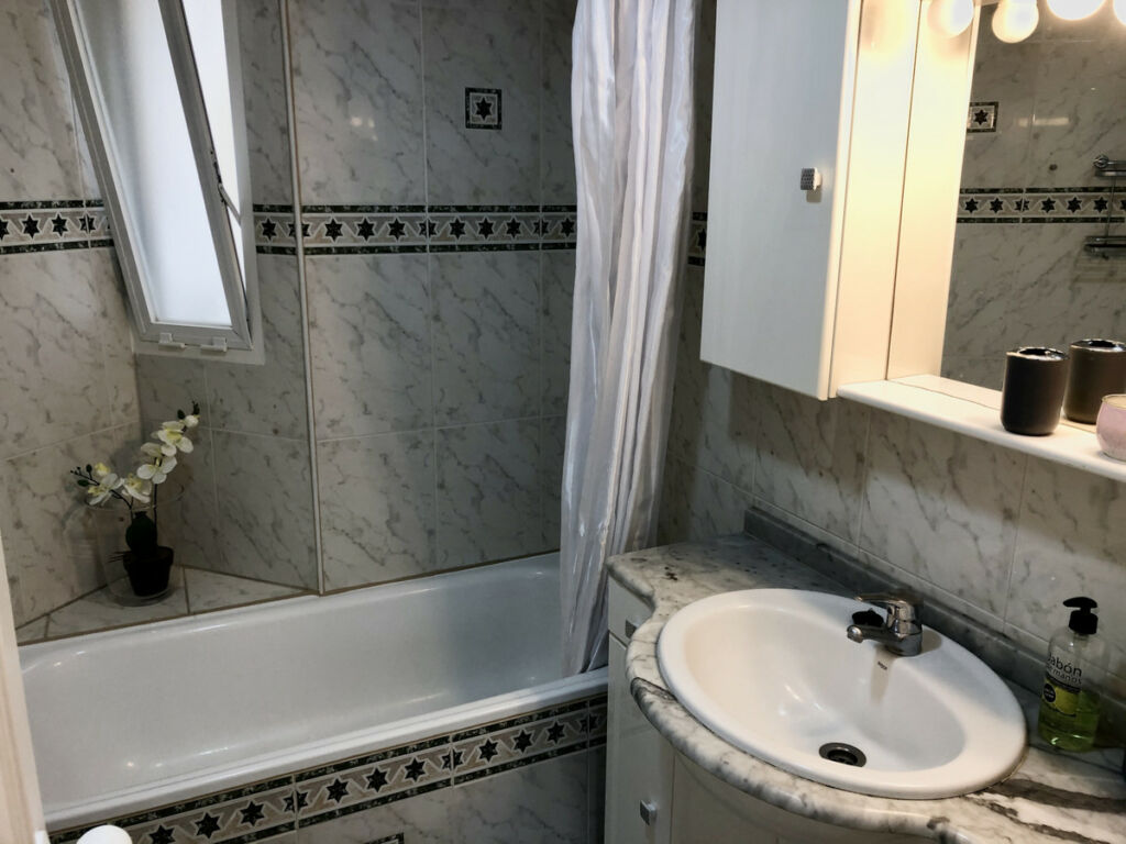 Middle Floor Apartment Calahonda Málaga - image 7