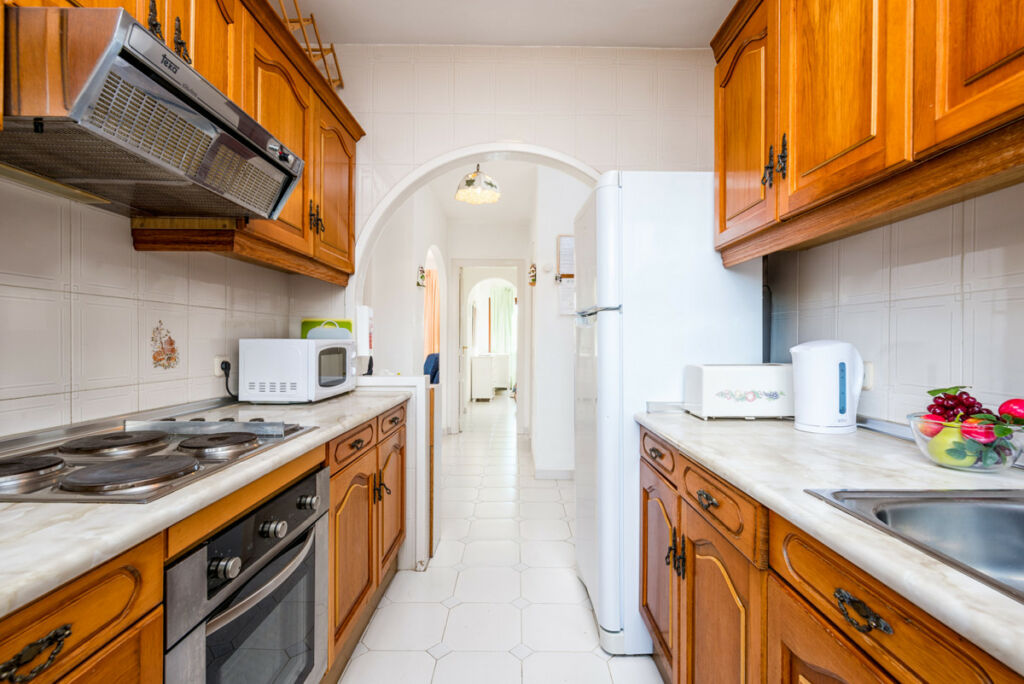 Middle Floor Apartment Calahonda Málaga - image 8