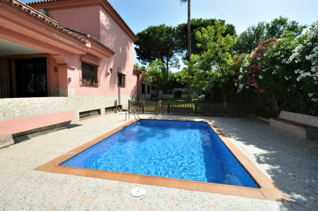 Detached Villa Casares Playa Málaga - image 12