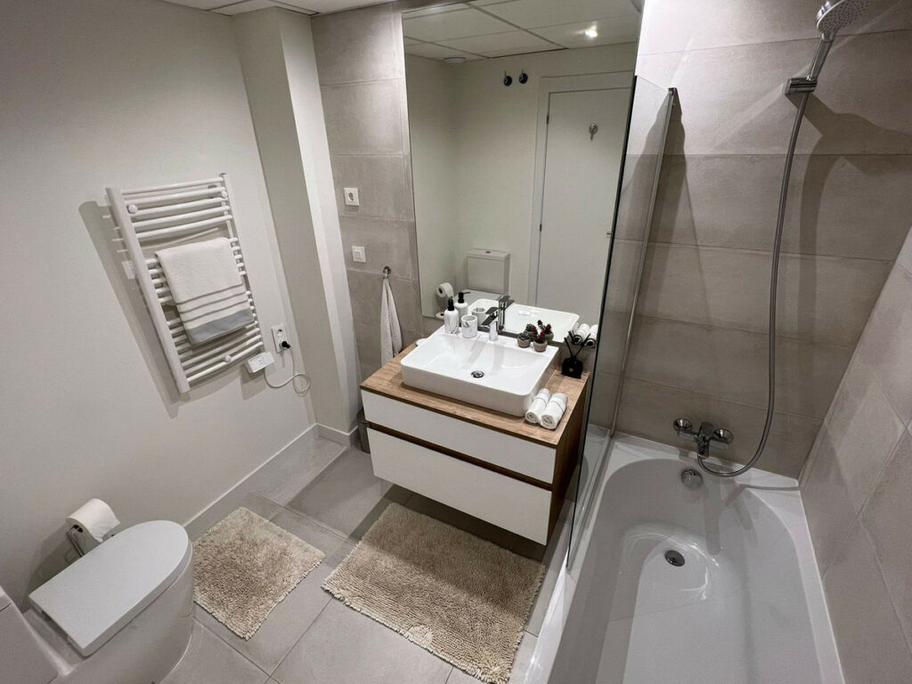 Middle Floor Apartment Selwo Málaga - image 12