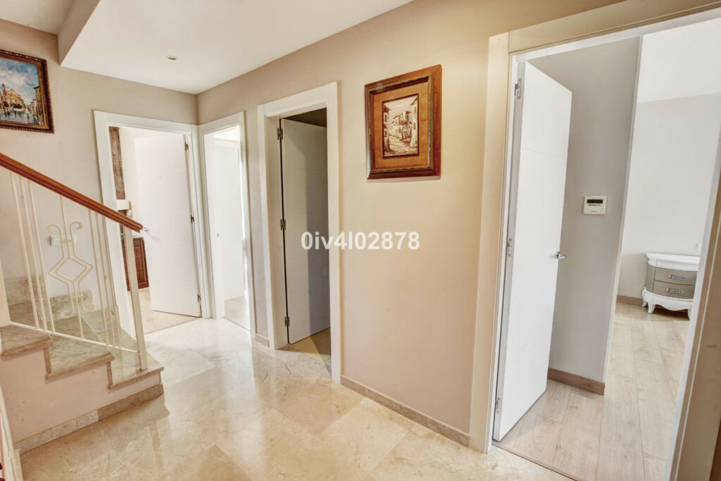 Townhouse Arroyo de la Miel Málaga - image 13